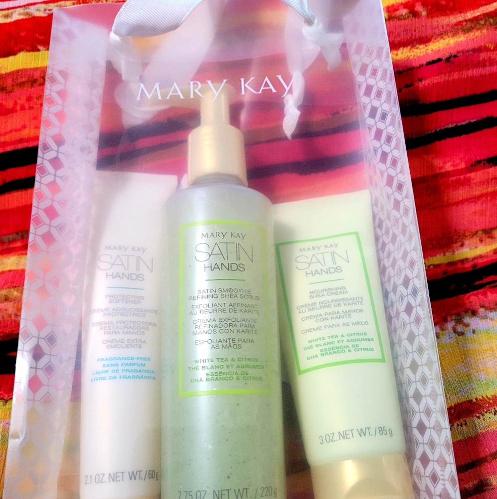 Mary Kay Satin Hands Set